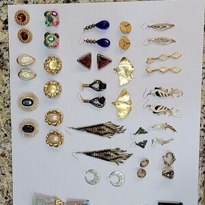 Lot of 20 costume earrings!